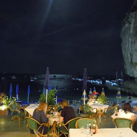 阿方索亚马雷酒店