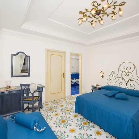 阿方索亚马雷酒店