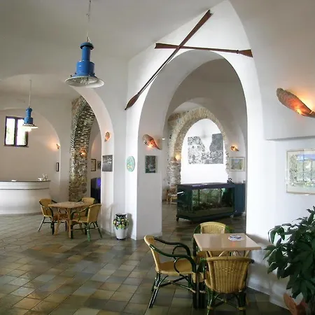 Alfonso A Mare מלון